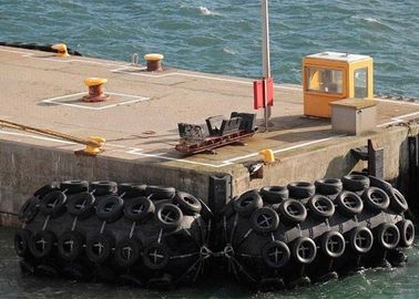 सैन्य बंदरगाहों और व्हेर्ड्स वायवीय योकोहामा समुद्री रबड़ फ़ेंडर की सुरक्षा करता है